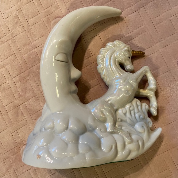 Vintage 1980’s white reflective ceramic unicorn & sleepy moon ornament - Picture 3 of 7